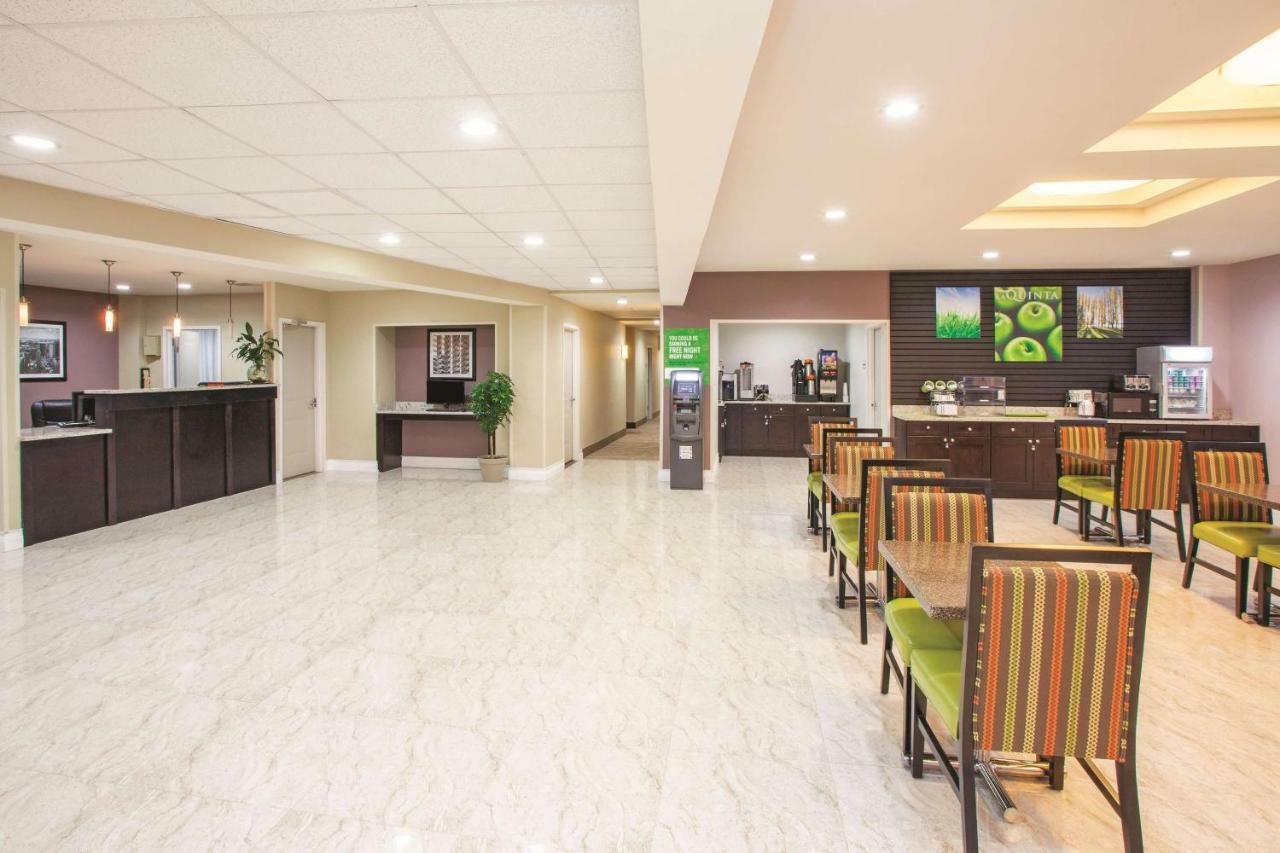 La Quinta Inn & Suites Far Rockaway - Beach Hotel New York Exterior photo